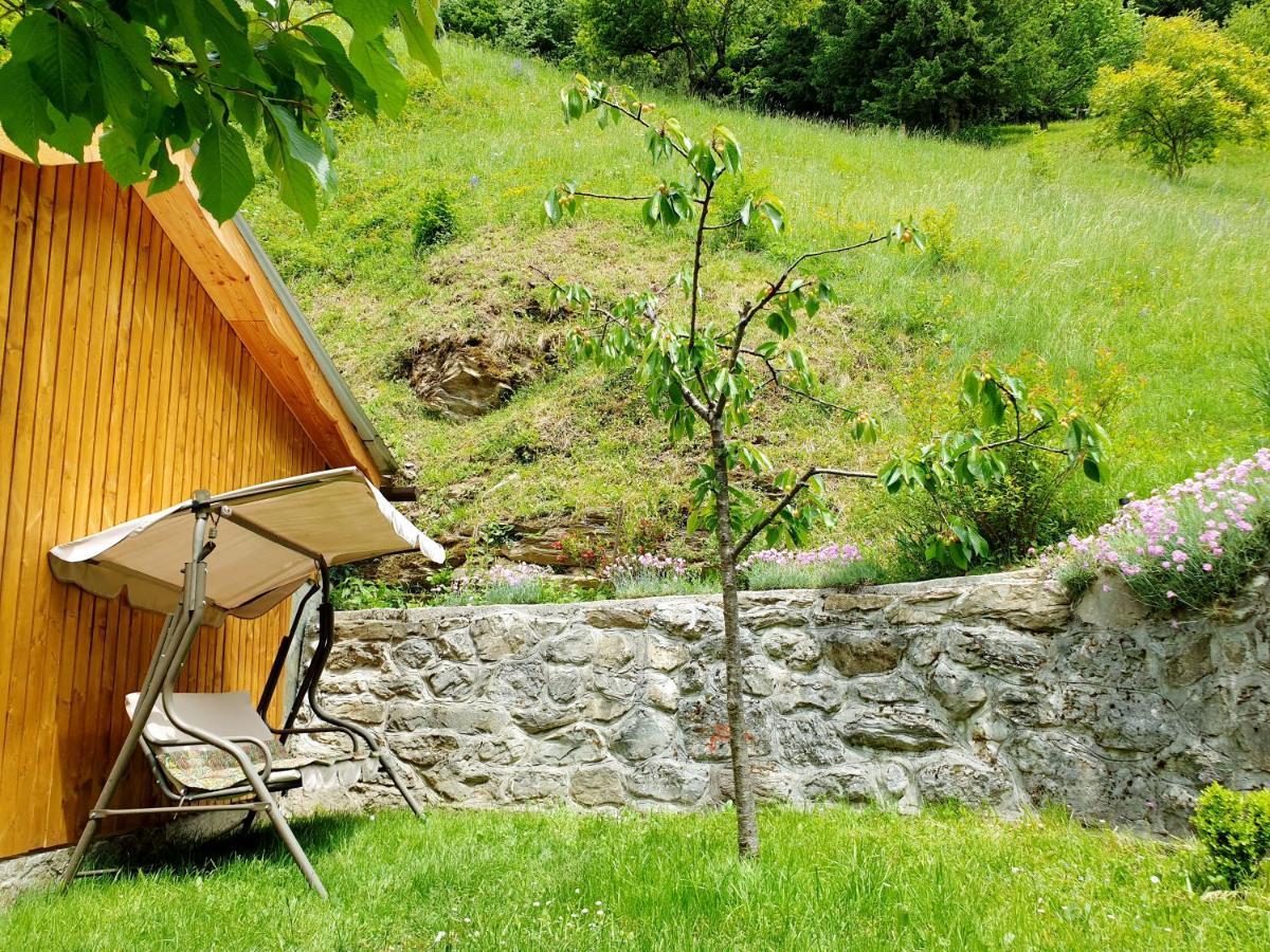 Apartment And Garden House Among The Mountains Podbrdo Kültér fotó