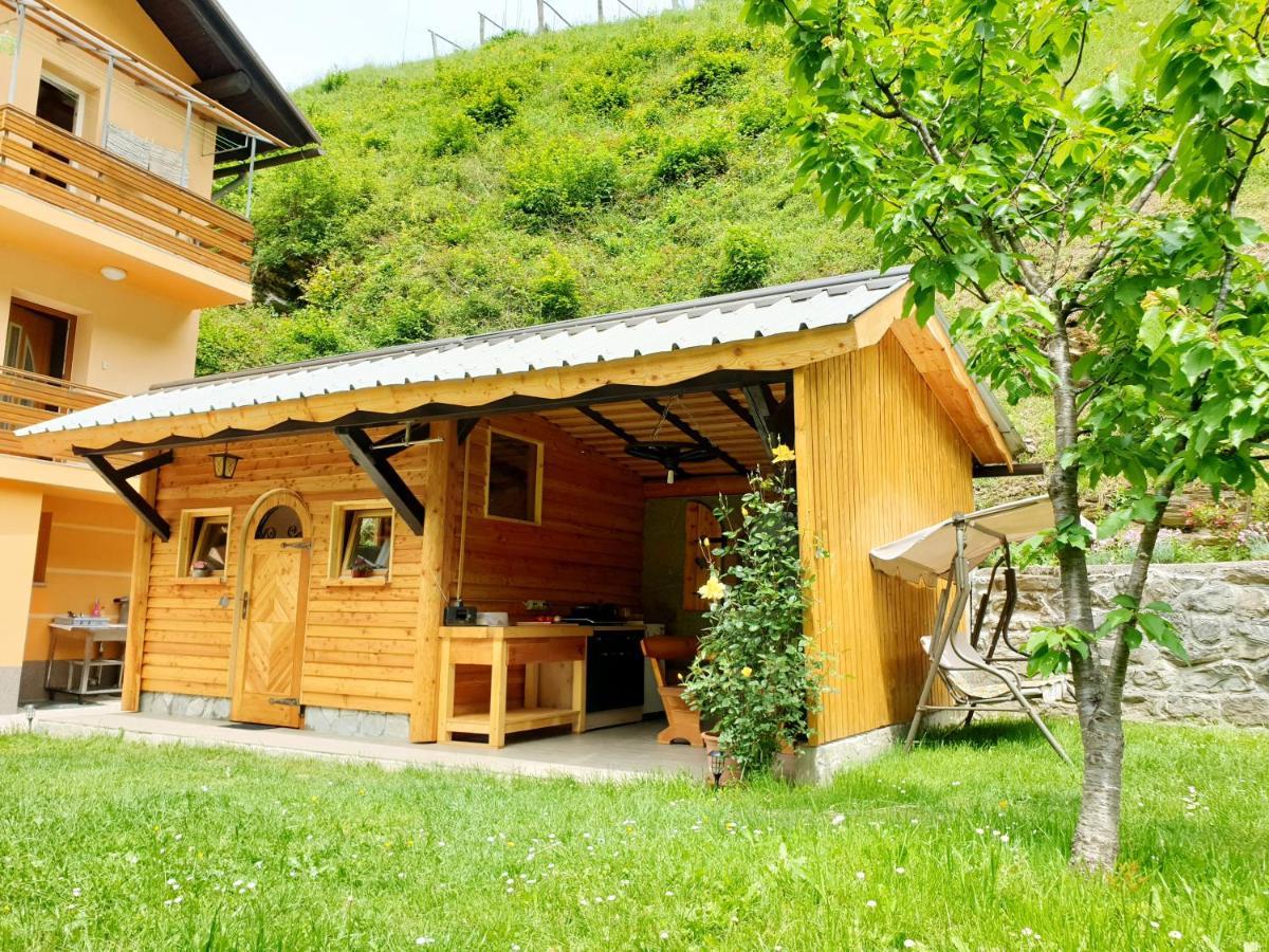Apartment And Garden House Among The Mountains Podbrdo Kültér fotó